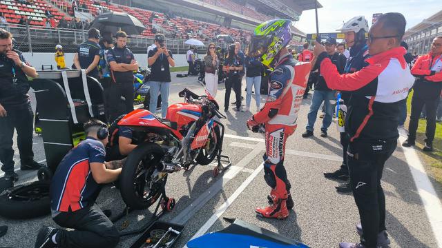 Pemeriksaan Honda NSF 250 R tunggangan Ramadhipa