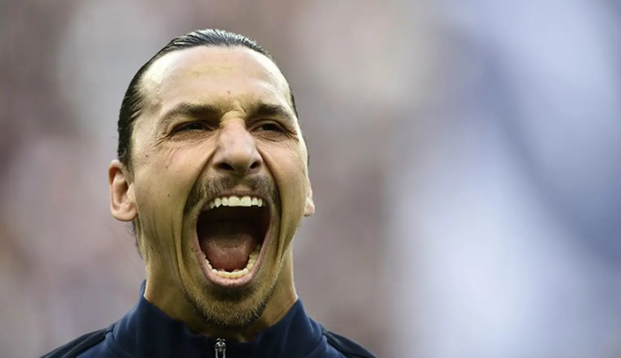 Ekspresi menahan kantuk Zlatan Ibrahimovic striker Paris Saint-Germain. (AFP/Franck Fife)