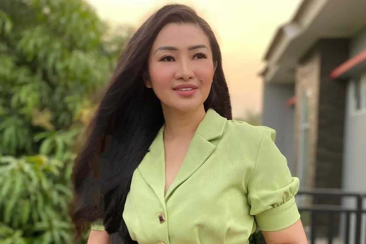 FOTO: Gaya Fitri Carlina dengan Busana Pastel, Jadi Inspirasi