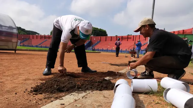 Pemasangan biopori di Stadion Brawijaya