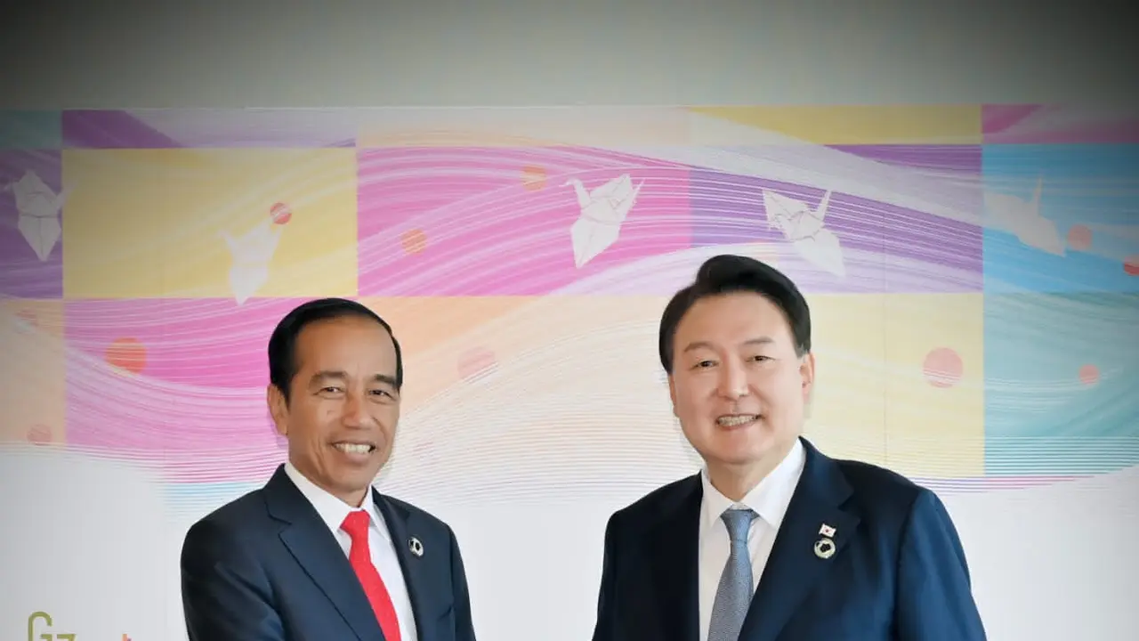 Presiden Joko Widodo menggelar pertemuan dengan Presiden Republik Korea Yoon Suk Yeol, di Hotel Grand Prince, Hiroshima, Jepang, pada Minggu, (21/5/2023).