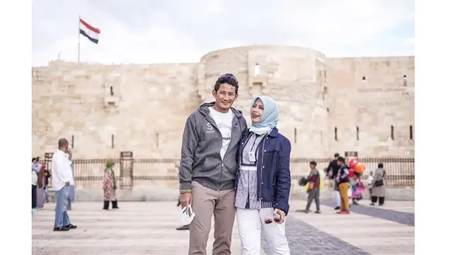 Selalu Mesra, Ini 8 Momen Kebersamaan Sandiaga Uno dan Istri yang Jarang Tersorot
