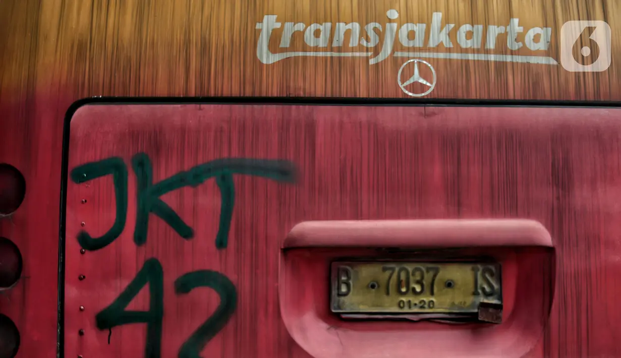 Bus-bus itu rata-rata beroperasi pada 2003 hingga 2013 silam. (merdeka.com/Iqbal S. Nugroho)