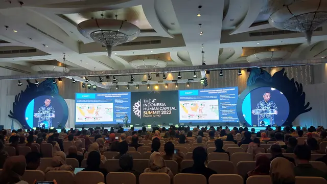 Wakil Menteri Keuangan Suahasil Nazara  dalam Indonesia Human Capital Summit 2023, di Jakarta, Selasa (7/11/2023). (Arief/Liputan6.com)