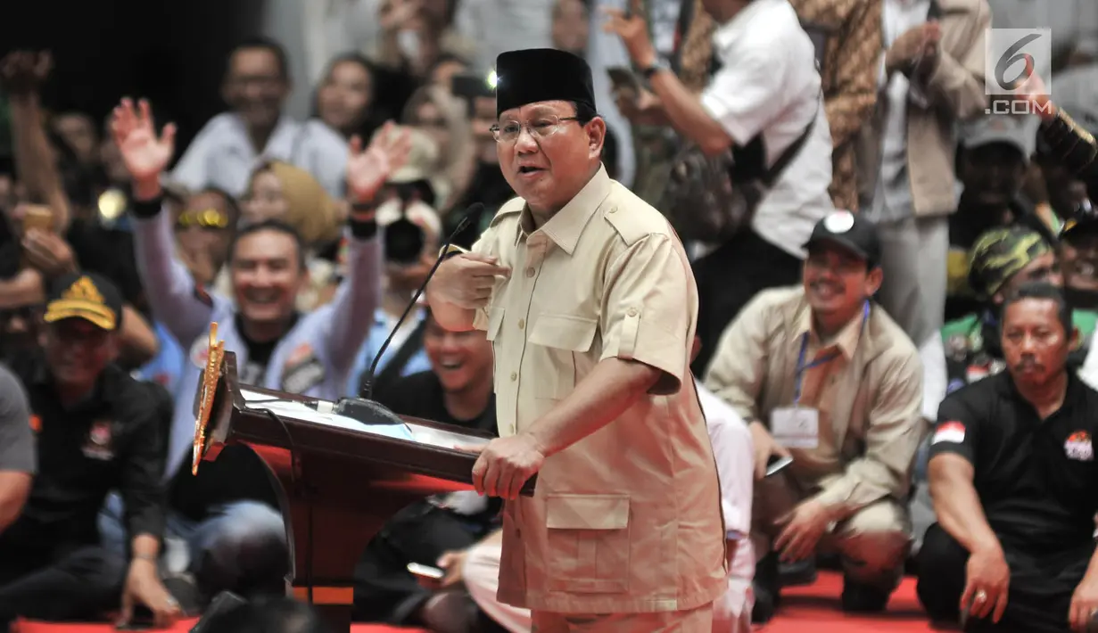 Capres nomor urut 02 Prabowo Subianto memberi sambutan dalam Pembekalan Relawan Prabowo-Sandiaga di Istora Senayan, Jakarta, Kamis (22/11). Para relawan diharapkan dapat dibekali pengetahuan terkait Pilpres 2019. (Merdeka.com/Iqbal Nugroho)