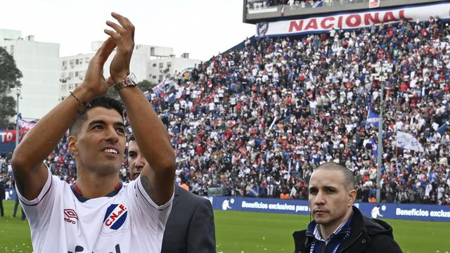 Foto: Luis Suarez Dapatkan Sambutan Hangat Saat Kembali ke Klub Masa Kecilnya, Nacional