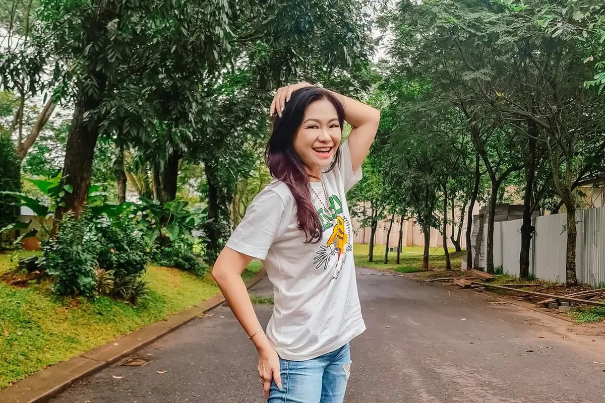 Sempat Viral, Ini 6 Potret Puspa Dewi Nenek Usia 55 Tahun yang Tak Menua