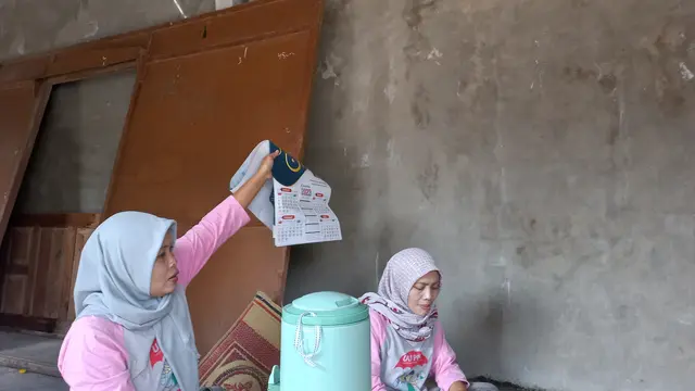 Jumiyem dan Sargini saat mengisi pertemuan di Operata Kwarasan