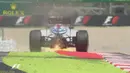 Mobil pebalap Williams, Felipe Massa, melebar saat beraksi dalam latihan bebas kedua F1 GP Spanyol di Sirkuit Catalunya, Spanyol, Jumat (13/5/2016). (Bola.com/Twitter/F1)