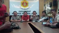 Para pejabat Polda Riau gelar konferensi pers terkait foto kontroversial bersama direktur perusahaan terduga pembakar lahan. (Liputan6.com/ M Syukur)