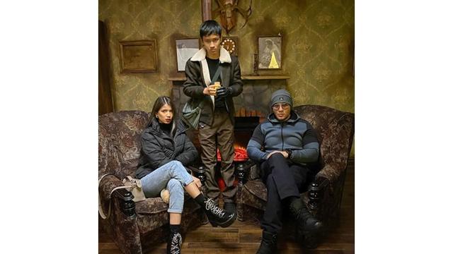 Tak hanya berdua, Deddy juga mengajak anak semata wayangnya.