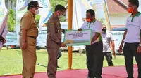 Menteri Pertanian Syahrul Yasin Limpo meluncurkan Kartu Petani Berjaya (KPB) di Desa Tempuran, Kecamatan Trimurjo, Kabupaten Lampung Tengah, Selasa (6/10/2020).