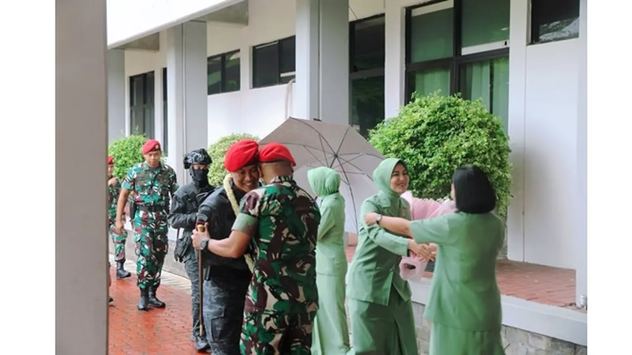 7 Potret Juliana Moechtar di Pelantikan Kenaikan Pangkat Suami, Emban Tugas Baru