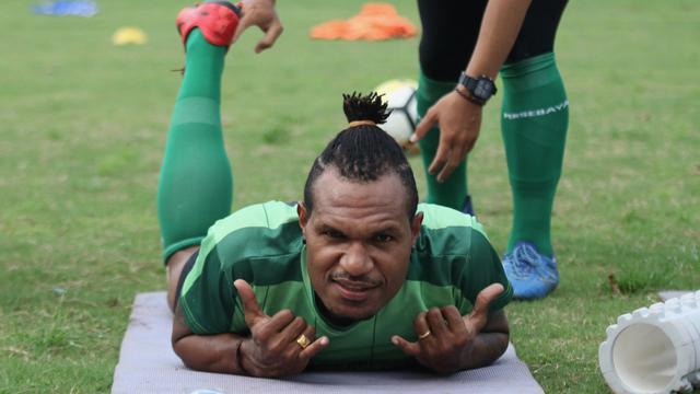 Persebaya Surabaya, Nelson Alom
