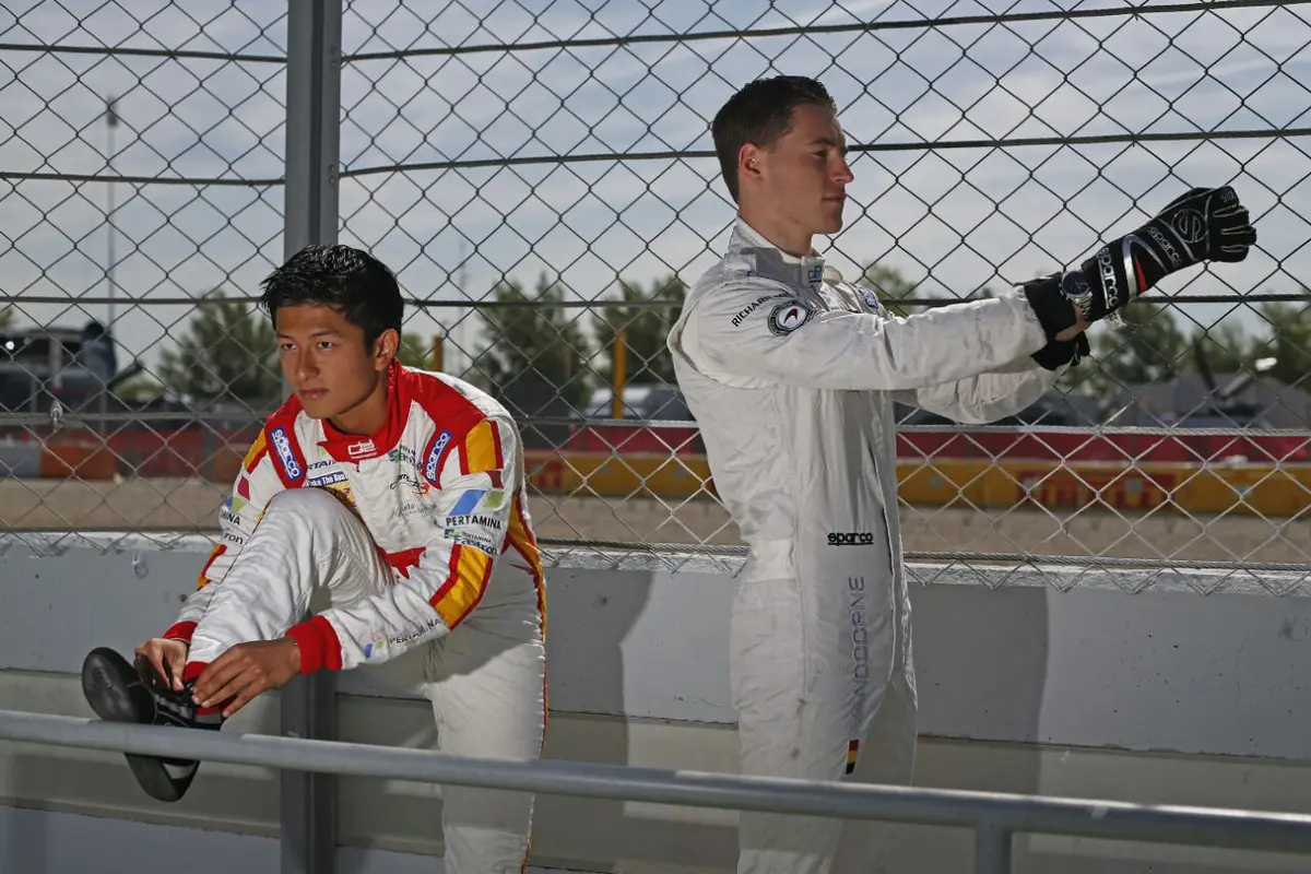 Rio Haryanto (kiri) dan Stoffel Vandoorne.