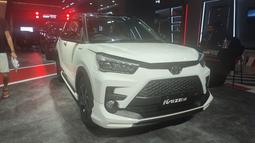 Toyota Raize juga termasuk mobil yang cocok untuk dipakai oleh mahasiswa dikarenakan harganya yang cukup terjangkau yaitu mulai dari Rp219,9 jutaan. Selain itu, Toyota Raize juga memiliki ukuran yang kompak, Fitur keselamatan yang canggih dan bagasi yang berukuran cukup besar.