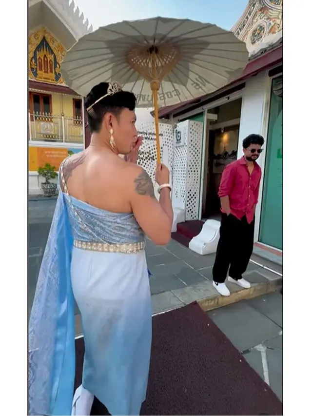 6 Potret Denny Sumargo Pakai Baju Tradisional Wanita Thailand, Jadi Pusat Perhatian