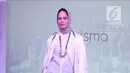 Model berjalan di atas catwalk mengenakan koleksi desainer Indonesia Fashion Chamber (IFC) dalam Fimela Fuchsia Market 2018 di Kota Kasablanka, Jakarta, Sabtu (26/5). (Liputan6.com/Arya Manggala)