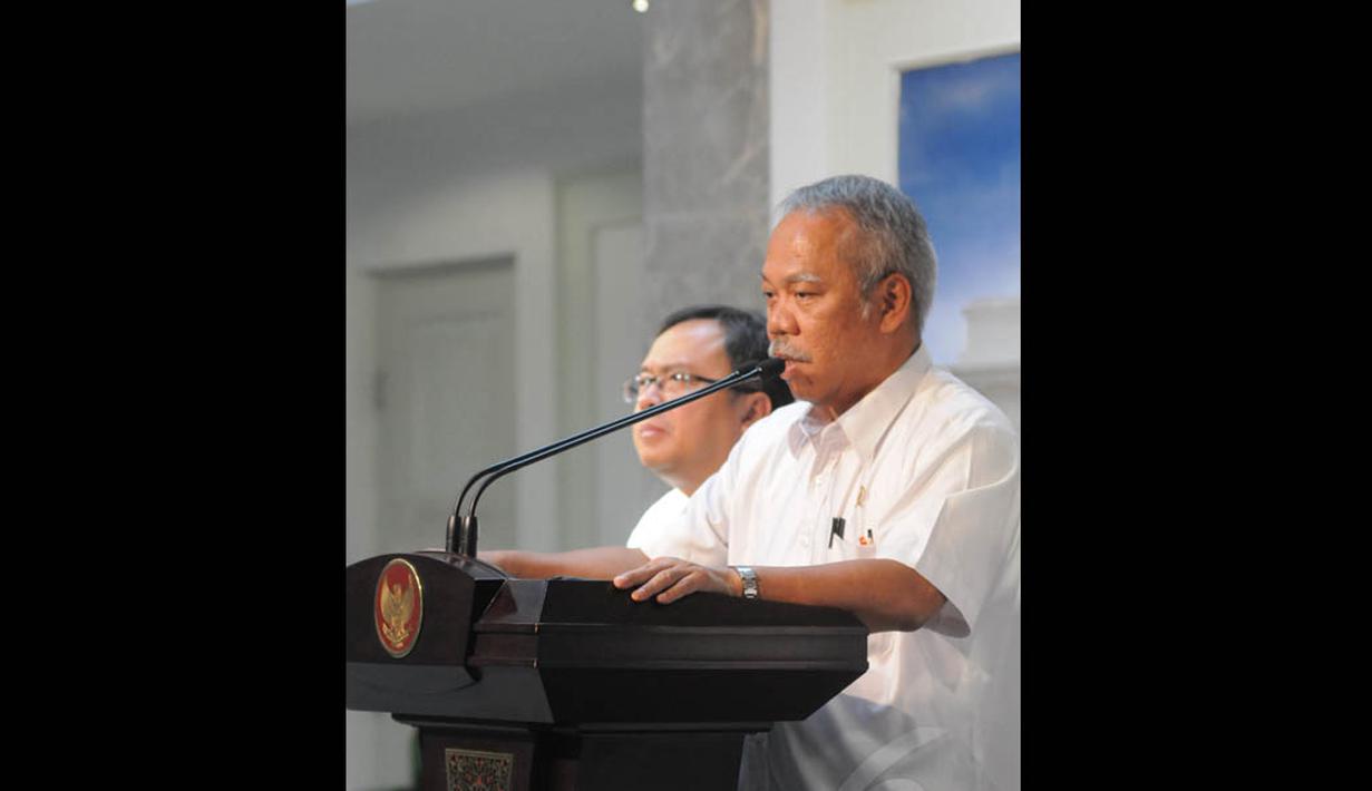 Menteri PU dan Perumahan Rakyat Basuki Hadimuljono saat konferensi pers usai mengikuti rapat kabinet terbatas di Kantor Presiden, Jakarta, Kamis (30/10/2014). (Liputan6.com/Herman Zakharia)