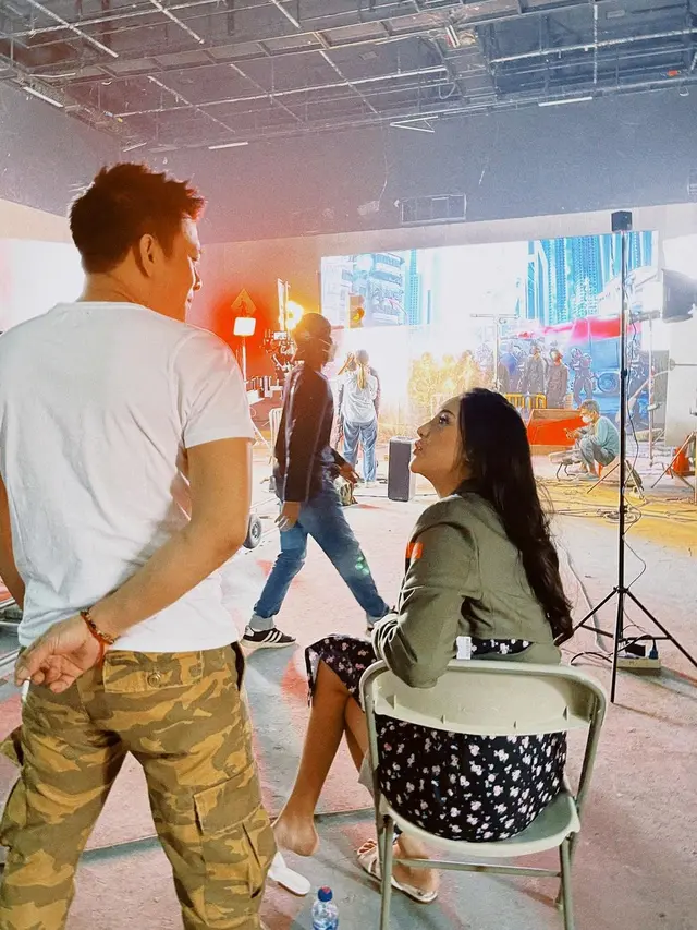 6 Potret Anya Geraldine dan Jefri Nichol Jadi Model Video Klip 'Bintang Di Surga'