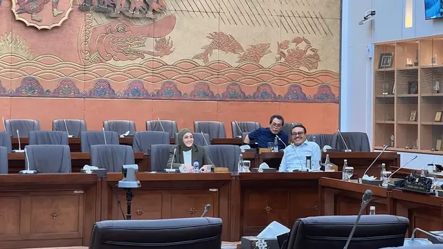Penampilan Mulan Jameela saat Rapat DPR (Foto: Instagram @mulanjameela1)