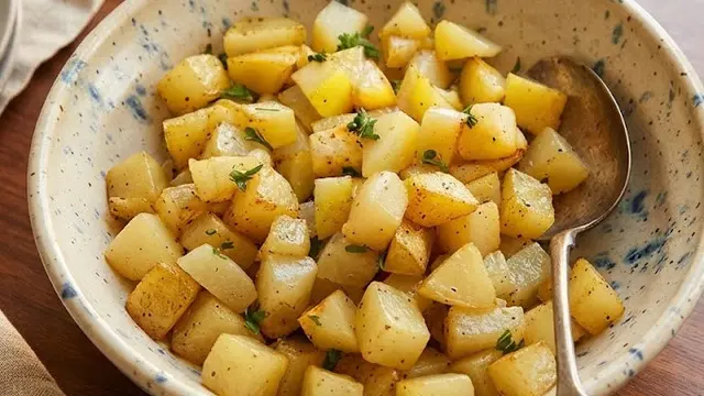 Resep kentang tumis bawang putih yang gurih