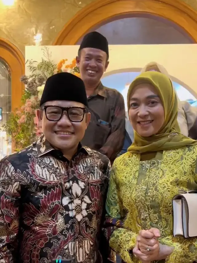 Rustini Murtadho temani Cak Imin saat kondangan (Istimewa)