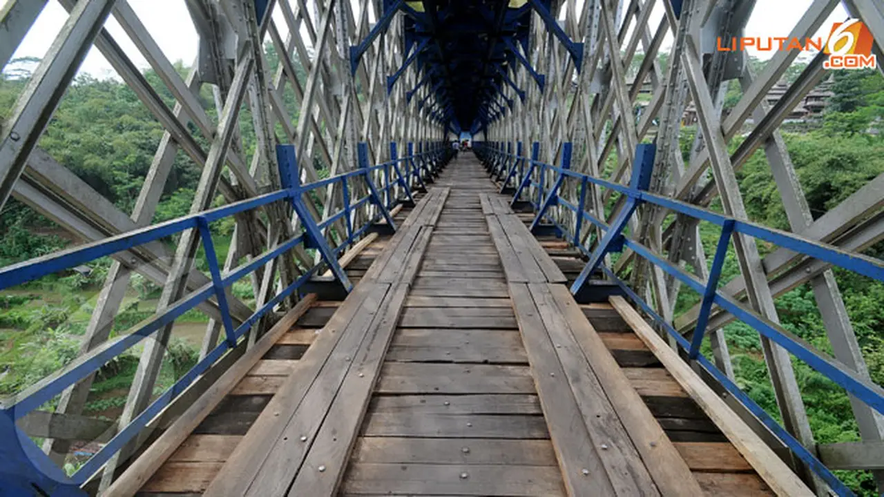 jembatan-cirahong130713c.jpg