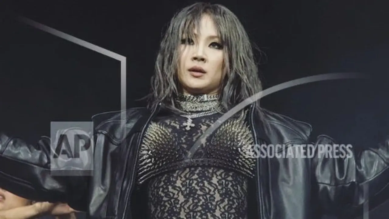 Penampilan Mengejutkan 2NE1 Formasi Lengkap di Panggung Coachella 2022, dengan Outfit Punk Rock Serba Hitam