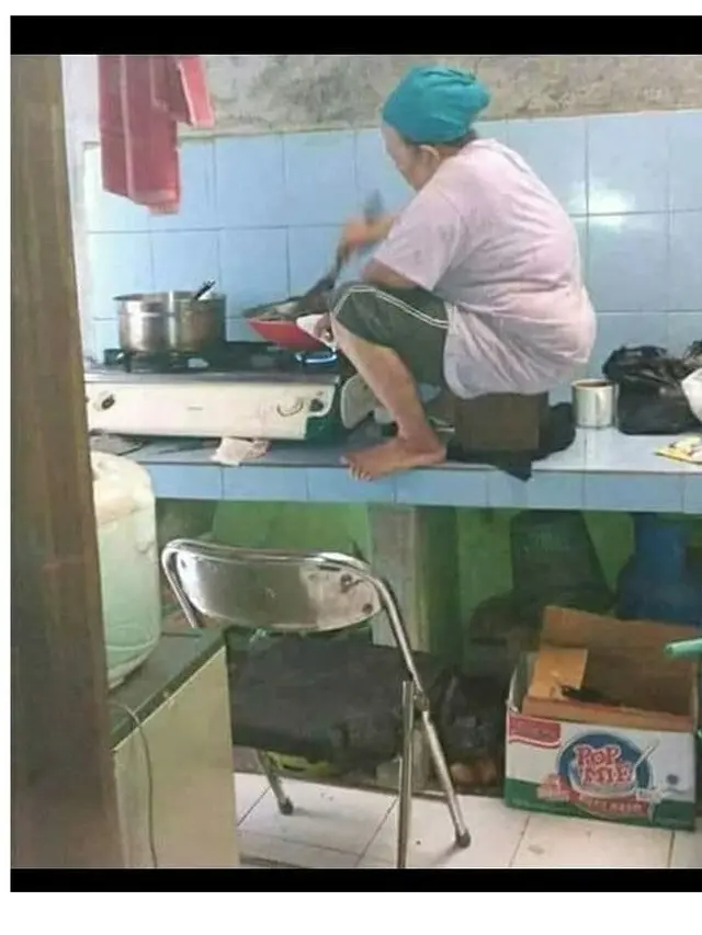 6 Kelakuan Emak-Emak Terlalu Santai Ini Bikin Geleng Kepala