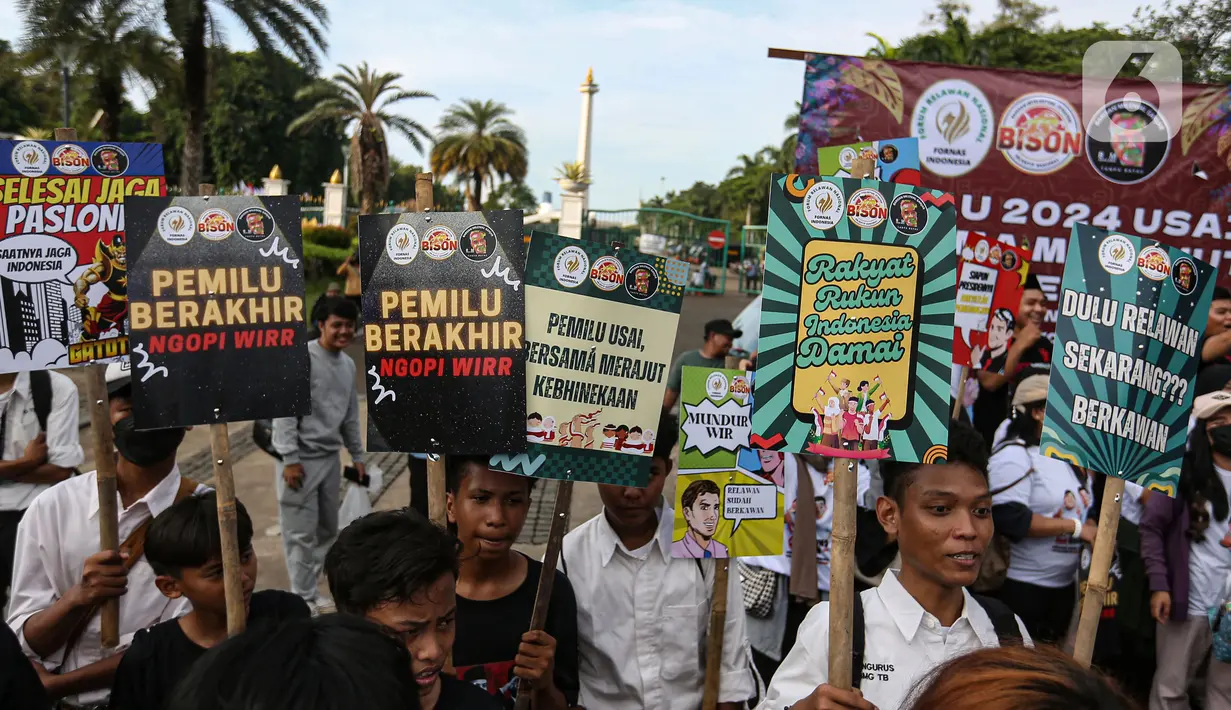 Dalam aksinya ketiga kelompok relawan paslon 01,02,03 mengajak seluruh elemen masyarakat bersatu kembali sebagai anak bangsa pasca putusan sidang Perselisihan Hasil Pemilihan Umum (PHPU). (Liputan6.com/Angga Yuniar)