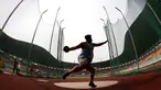Atlet Jawa Barat, Fahri Suryansyah, bersiap melakukan lemparan saat Kejurnas Atletik nomor lempar cakram U-20 di Stadion Pakansari, Bogor, Selasa (6/8). Kejurnas tahun ini juga dilakukan untuk kualifikasi jelang PON. (Bola.com/Peksi Cahyo)
