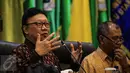 Mendagri Tjahjo Kumolo (kiri) membuka rakornas dan dialog terbuka bersama gubernur se-Indonesia di Kemendagri, Jakarta, Kamis (24/11). Rakornas ini membahas kerawanan jelang Pilkada Serentak 2017 dan penguatan Tim Saber Pungli (Liputan6.com/Faizal Fanani)