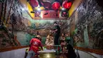 Para sukarelawan membersihkan patung-patung dewa di Kuil Hong San Ko Tee, Surabaya, Jawa Timur, pada Rabu 11 Februari 2026. (JUNI KRISWANTO/AFP)