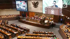Suasana rapat paripurna ke-14 masa persidangan III tahun sidang 2021-2022 di Gedung Nusantara II, Kompleks Parlemen, Senayan, Jakarta, Selasa (8/2/2022). Agenda rapat paripurna DPR hari ini tertuang dalam surat nomor B/3164/PW.11.01/2/2022. (Liputan6.com/Angga Yuniar)
