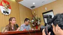 Plt. Jubir KPK Yuyuk Andriati Iskak memberi keterangan pers di gedung KPK, Jakarta, (18/12). Dalam kasus ini, Lino diduga melawan hukum dan menyalahgunakan wewenang untuk memperkaya diri dan korporasi. (Liputan6.com/Helmi Afandi)