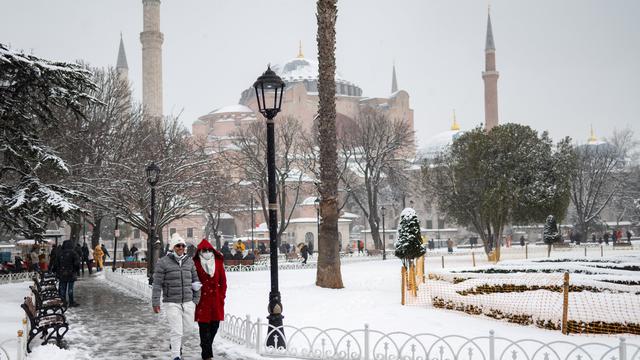 Hagia Sofia terletak di Turki merupakan masjid yang awalnya dibangun sebagai gereja