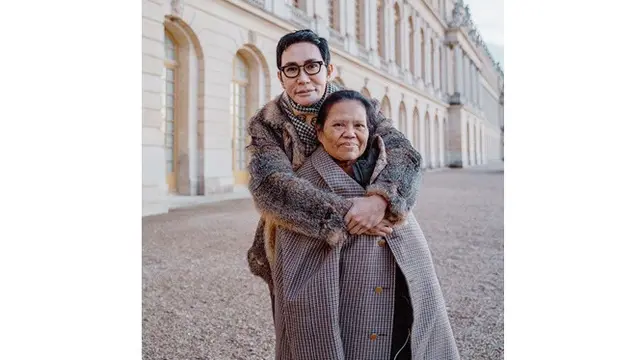 6 Potret Kedekatan Bos ANTV dengan ART nya, Sudah Dianggap Keluarga