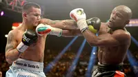 Mayweather Tebar Kemesraan Saat Ulang Tahun Kekasihnya