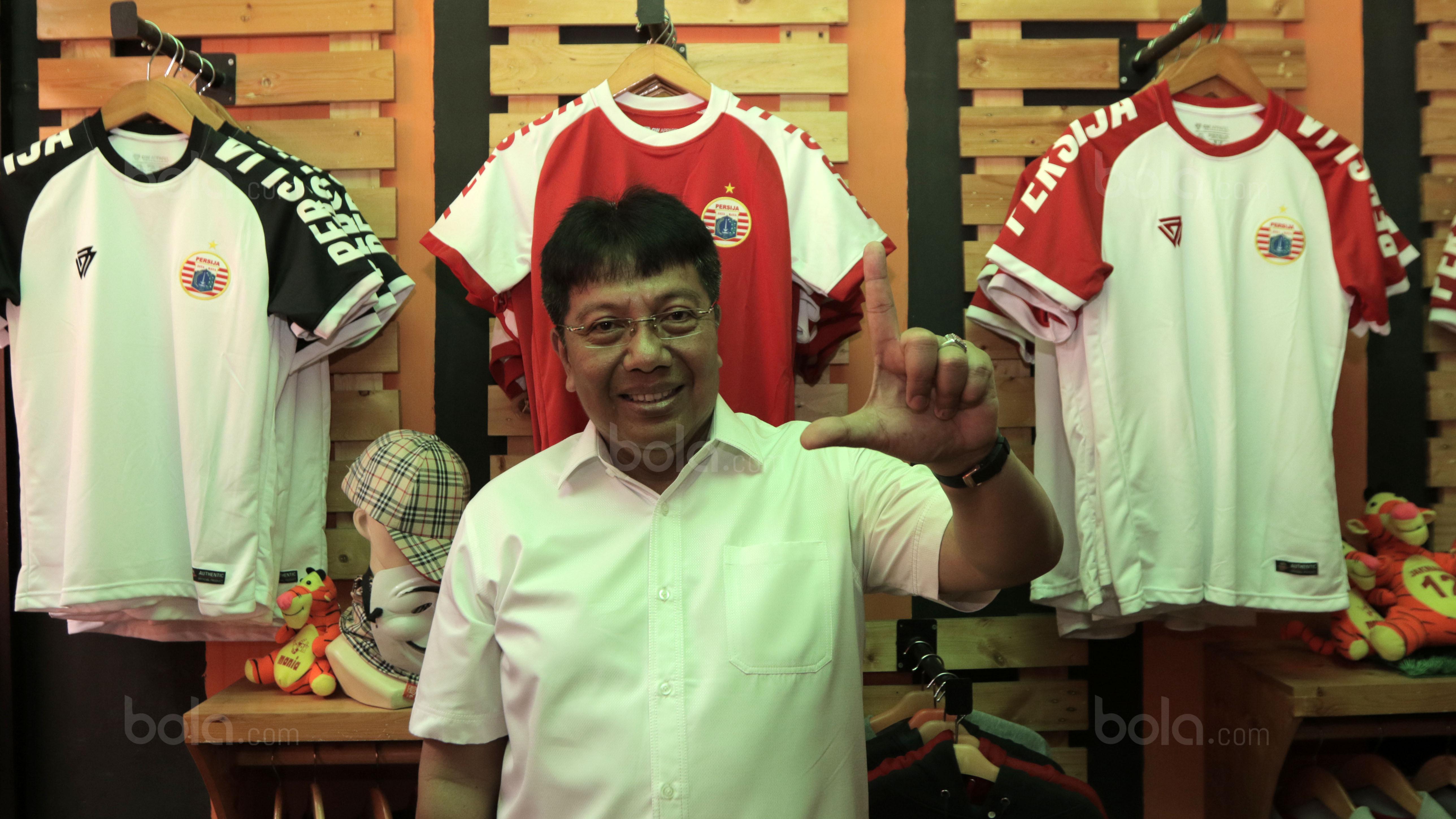 Direktur Utama Persija Jakarta, Gede Widiade. (Bola.com/Nicklas Hanoatubun)