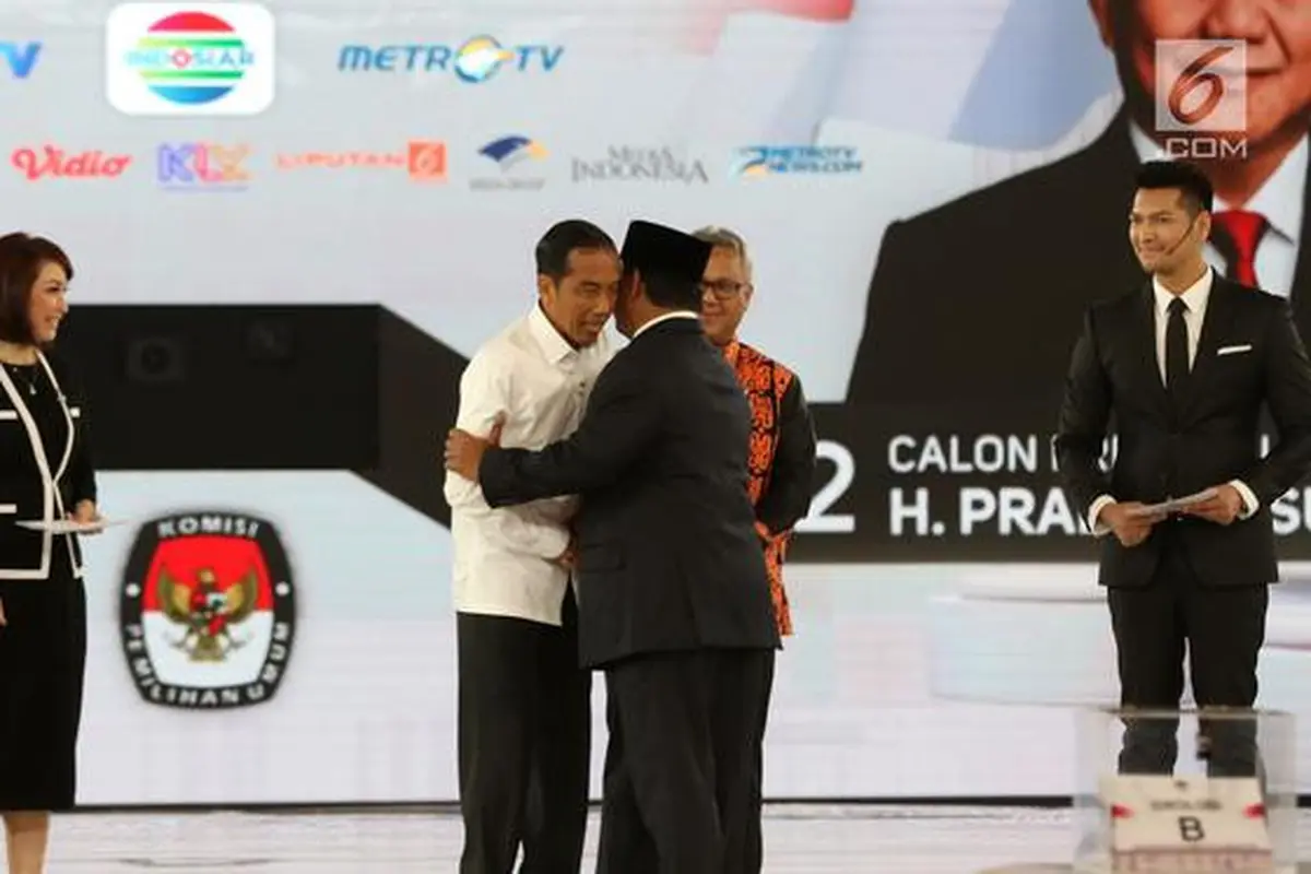 Kehangatan Jokowi - Prabowo Awali Debat Keempat Pilpres 2019