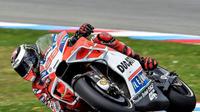 Jorge Lorenzo terkesan dengan fairing baru motor Desmosedici yang digebernya pada sesi latihan bebas MotoGP Ceska, di Sirkuit Brno, Jumat (4/8/2017). (Crash)