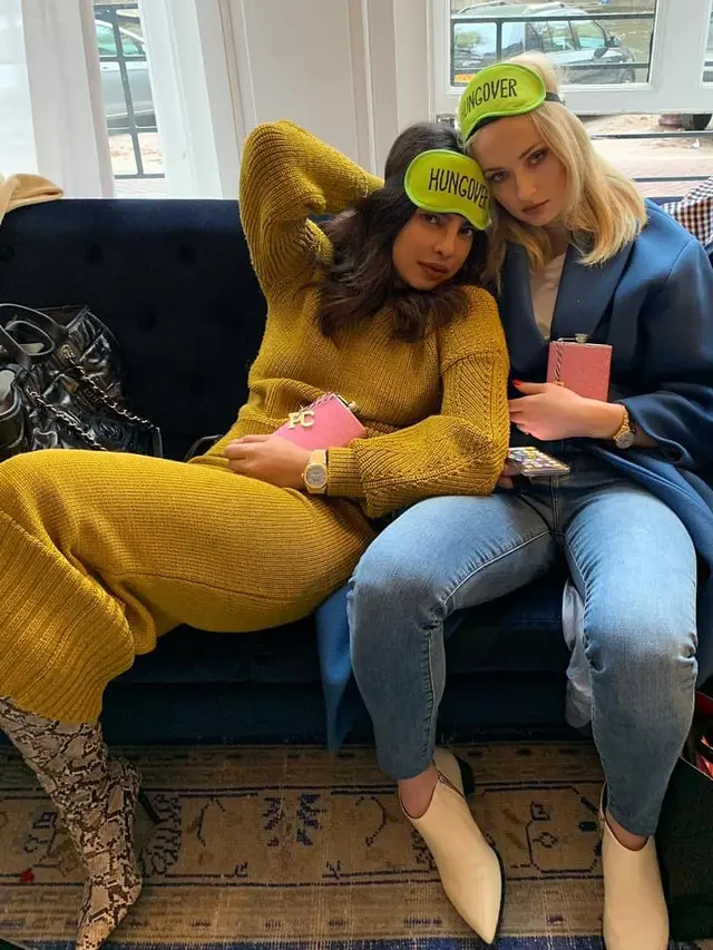 Priyanka Chopra dan Sophie Turner