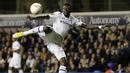 Striker Tottenham Hotspur, Emmanuel Adebayor melepaskan tendangan saat menghadapi NK Maribor pada laga Grup J Liga Europa 2012/2013 di White Hart Lane, London (8/11/2012). Emmanuel Adebayor dipinjam Tottenham Hotspur dari Manchester City selama semusim pada 2011/2012. Tampil tajam dengan mencetak total 17 gol, ia dipermanenkan dengan mahar 6,4 juta euro pada 2012/2013 dan bertahan hingga 2014/2015. (AFP/Olly Greenwood)