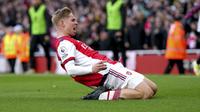 Emile Smith Rowe adalah pemain sepak bola profesional Inggris yang bermain sebagai gelandang serang atau pemain sayap untuk klub Arsenal.