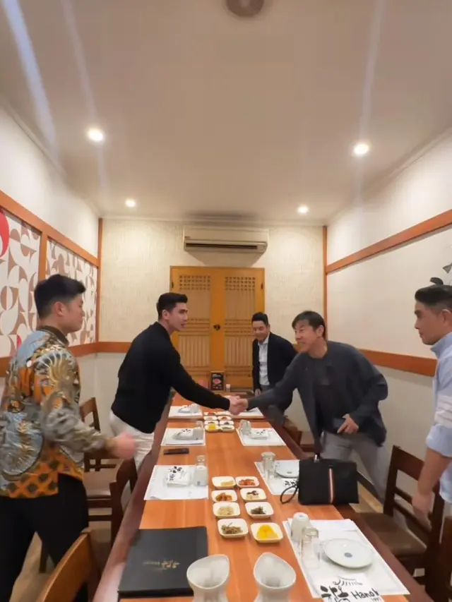 Verrell Bramasta Pamer Potret Makan Malam Bareng Shin Tae- Yong, Hangat Penuh Cerita (instagram/bramastavrl)
