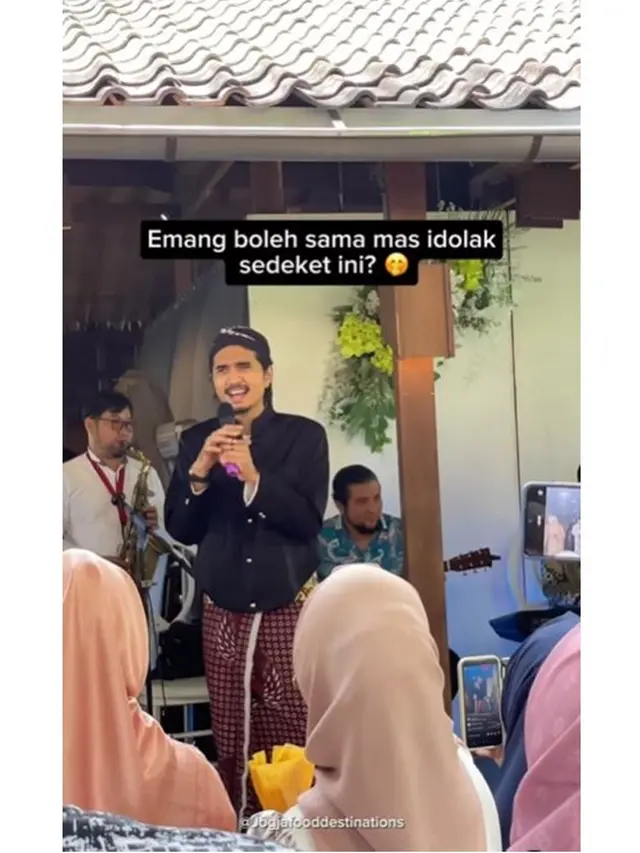 Viral Duta Sheila On 7 Nyanyi di Kondangan Sekaligus Jadi MC, Bikin Heboh Tamu