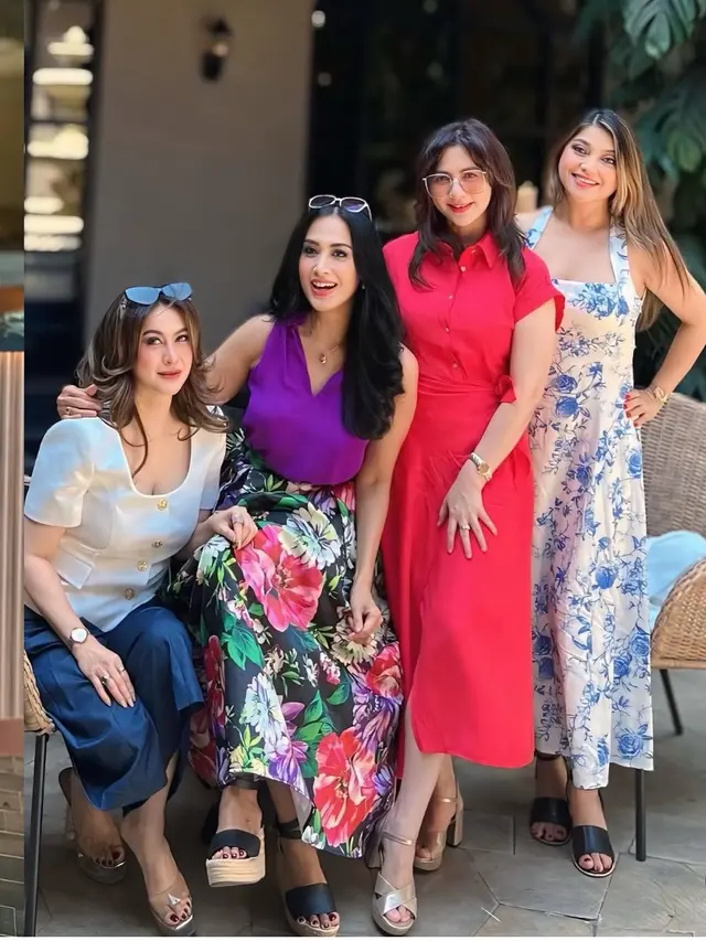 Sarah Azhari saat kembali bertemu dengan rekan artis era 90an. [@dps_diahpermatasari]