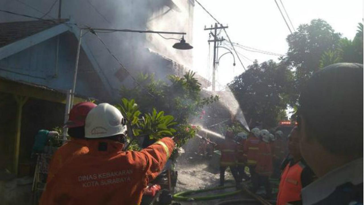 Kebakaran Kos di Surabaya