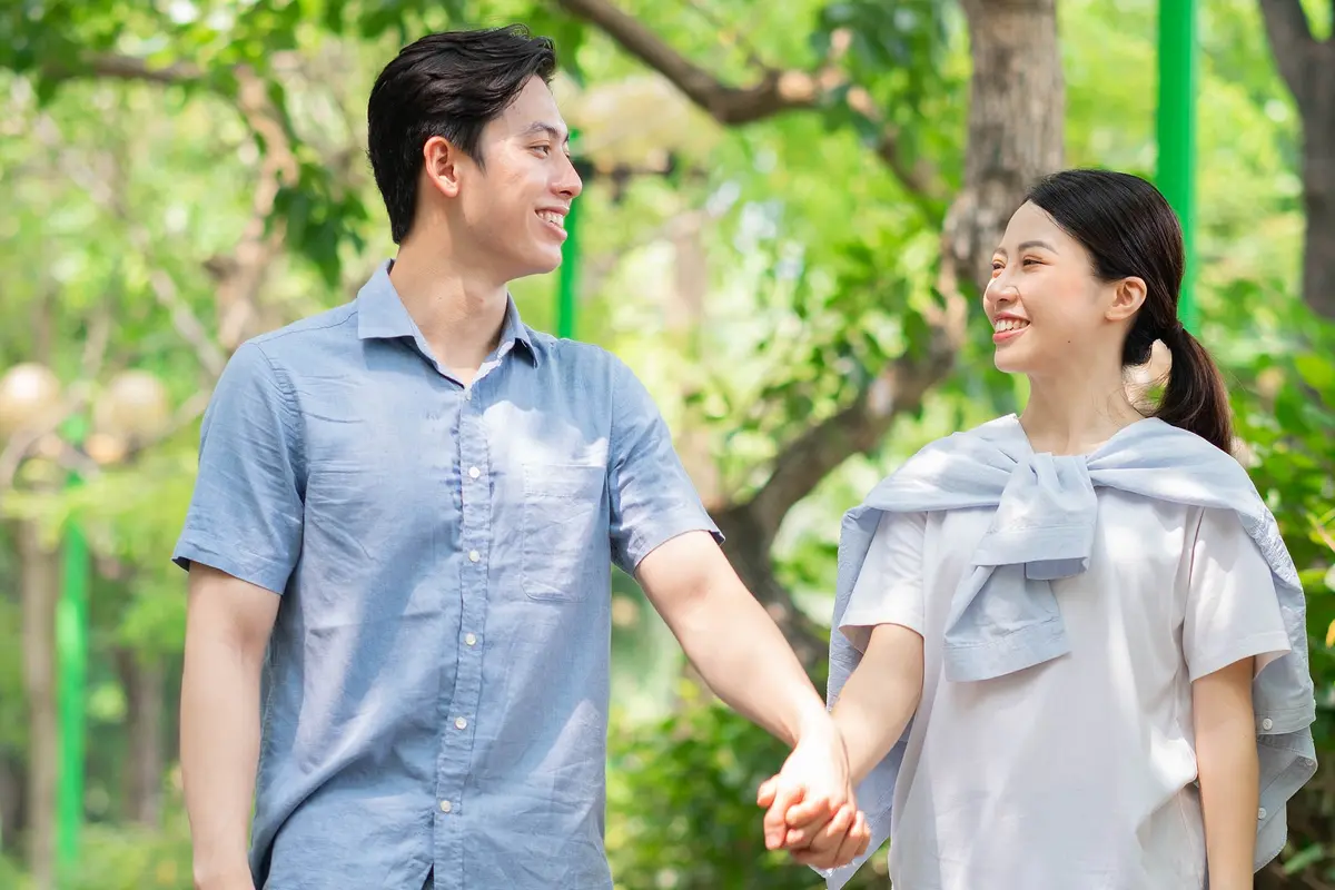 perempuan dan pasangan maret 9